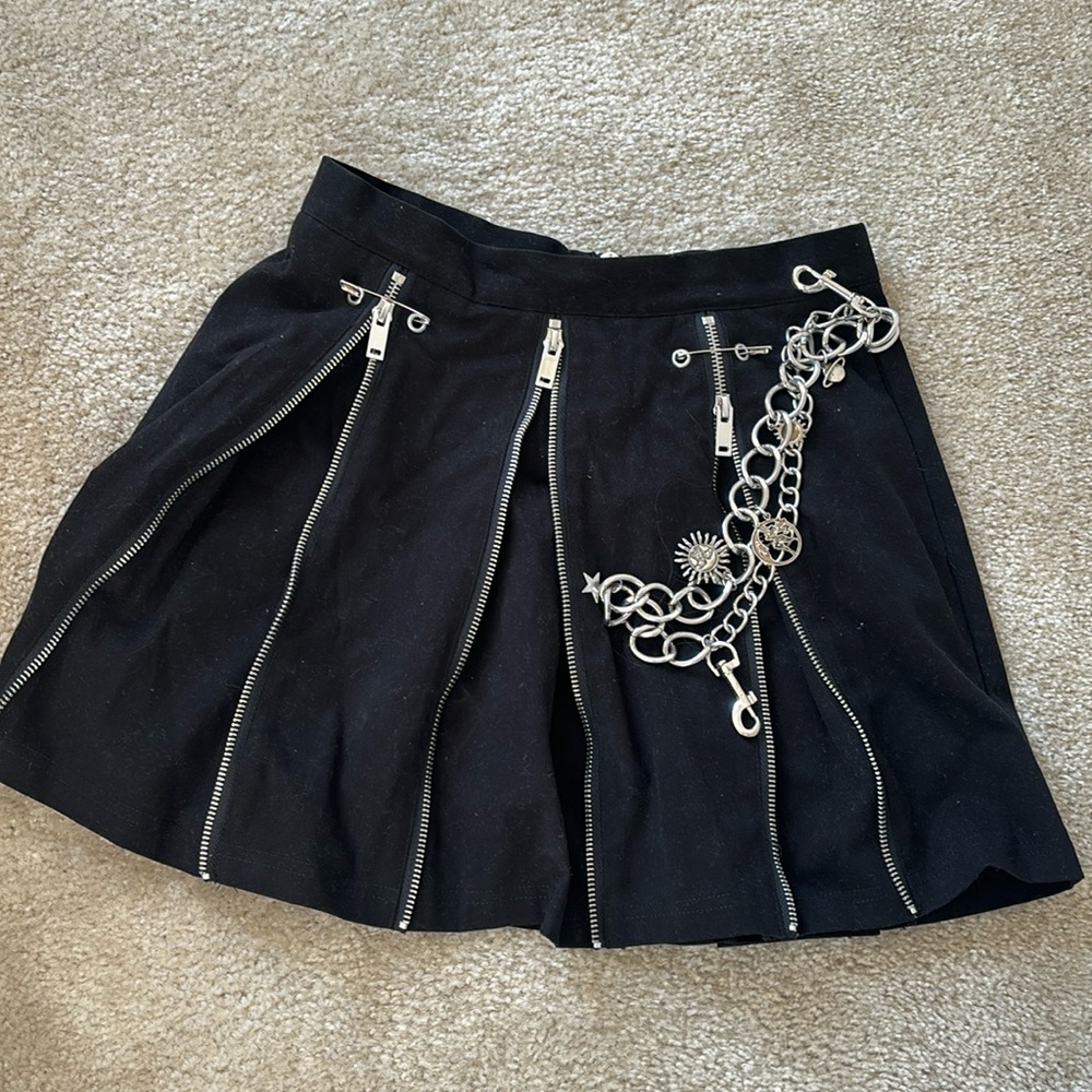 Black skirt - Picture 1 of 2